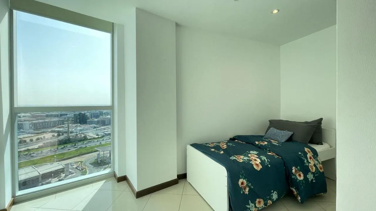 بيت ضيافة Luxurious Single Room- Olive دبي